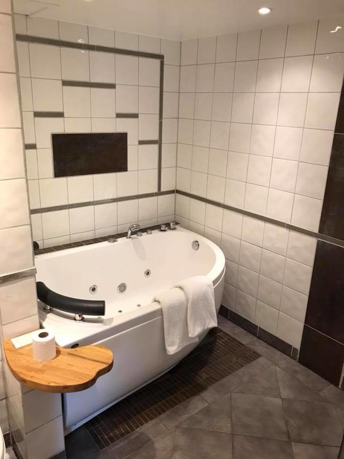 Kisa Waerdshus & Hotell エクステリア 写真